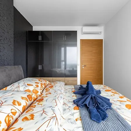 Panorama 1-bedroom On Floor 13 With View And Parking By Skyviews * براتسيلافا