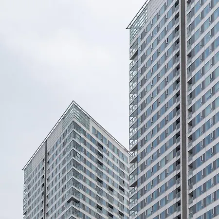 Panorama 1-Bedroom Apartment On Floor 13 With City View And Parking By Skyviews דירה *