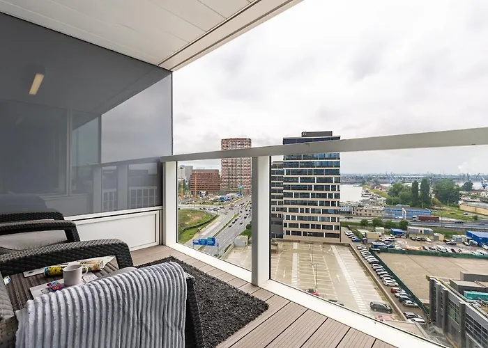 Panorama 1-Bedroom Apartment On Floor 13 With City View And Parking By Skyviews Apartman