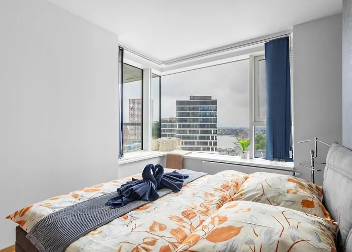 Panorama 1-Bedroom Apartment On Floor 13 With City View And Parking By Skyviews Apartman *