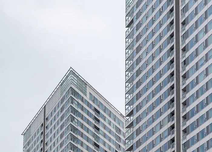 Panorama 1-Bedroom Apartment On Floor 13 With City View And Parking By Skyviews Apartman *