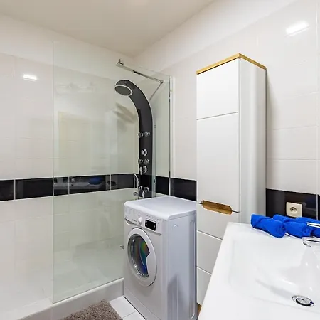 Panorama 1-bedroom On Floor 13 With View And Parking By Skyviews * 布拉迪斯拉发