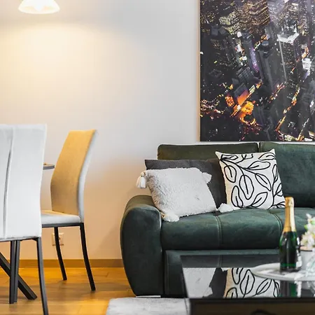 Panorama 1-bedroom On Floor 13 With View And Parking By Skyviews 公寓 布拉迪斯拉发